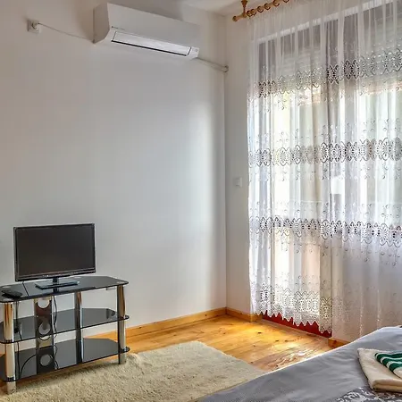 Joji Къща за гости